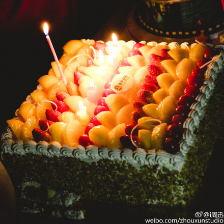 周迅41岁生日卖萌宛如少女 网友:再不老我们就疯狂了