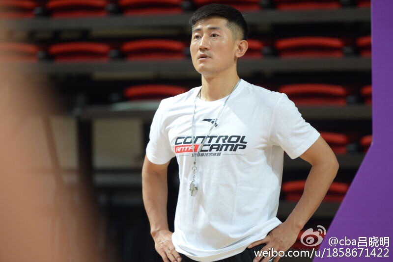 CBA第一中锋 吕晓明宣布退役  小个子也能成为