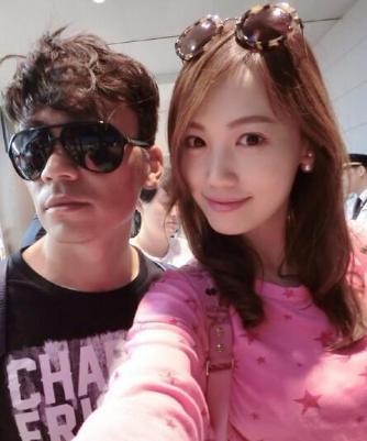  王宝强娇妻晒美照 皮肤白皙美艳 网友:校花咋就