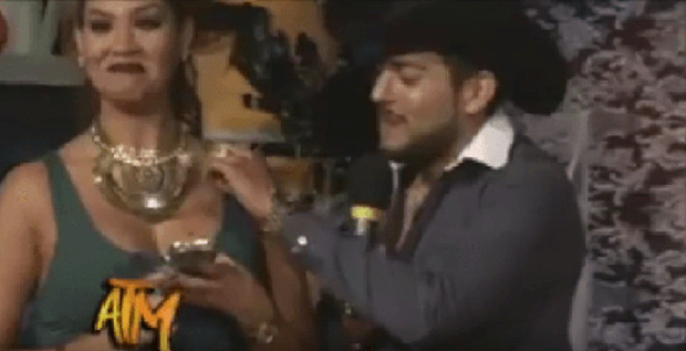 墨西哥女主持人直播中遭同事性侵扰行为愤然离