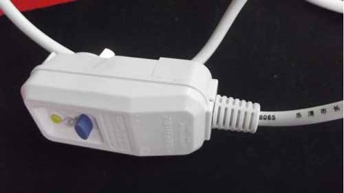 电热水器漏电夫妻双双触电亡 现场惨不忍睹