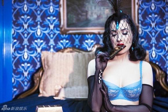 深夜福利 脱衣舞娘万提斯黑丝撩人性感写真