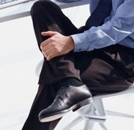 男子跷二郎腿被打成听障构成轻伤二级