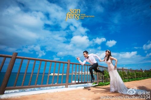 上海主持朱桢晒婚纱照 分享自己的感情状态
