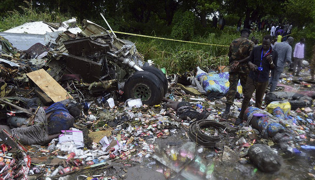 俄制货机坠毁现场救出一名婴儿 网友:上帝之子