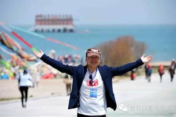 记者节到了,偷偷看看那些青海记者的包包里都