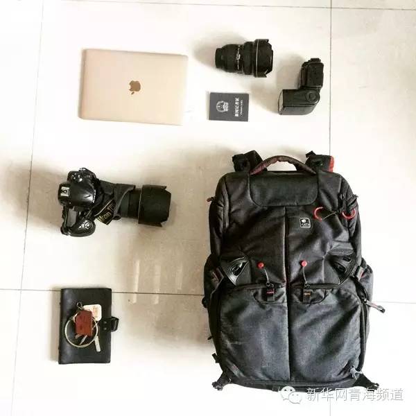 记者节到了,偷偷看看那些青海记者的包包里都