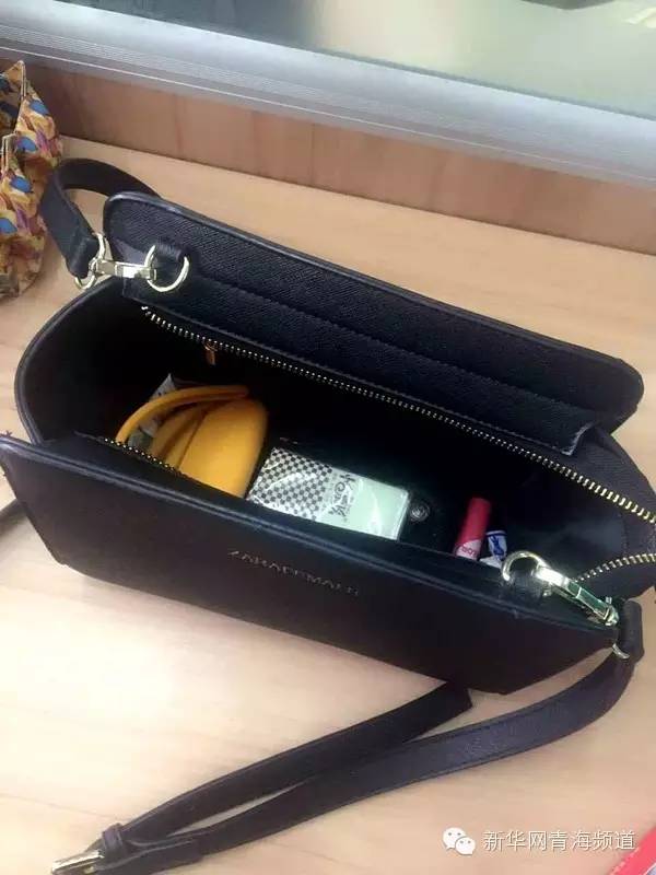 记者节到了,偷偷看看那些青海记者的包包里都