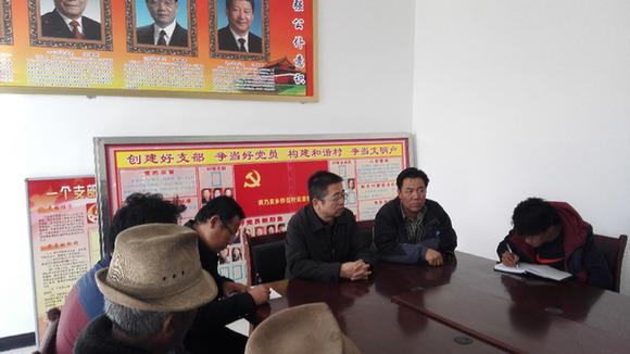 同仁县法院院长深入联点村开展扶贫慰问活动