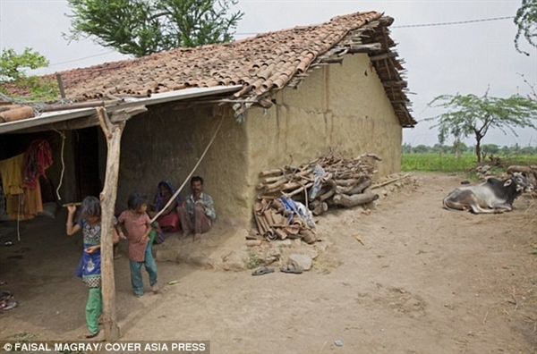 印度 女子连生15 个 女儿  只是为了生儿防老!(组图