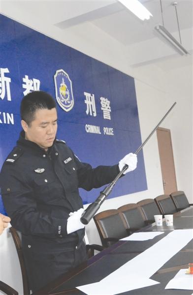 2岁女童玩父亲弹珠枪误伤母亲 父亲改装枪支被