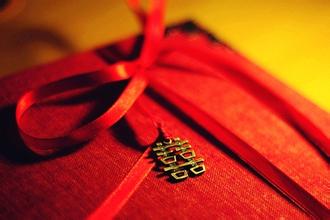 奇葩女子结婚收完礼金 先退同学群再拉黑好友