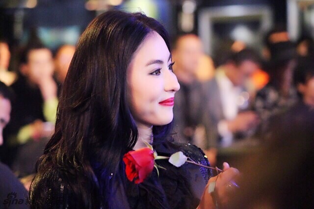 美貌靠PS?张柏芝粉丝晒零修图照:自信!