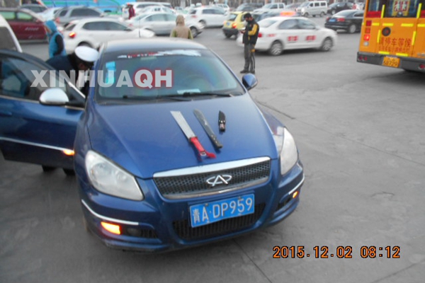 西宁交警慧眼识毒驾 车内搜出吸毒工具