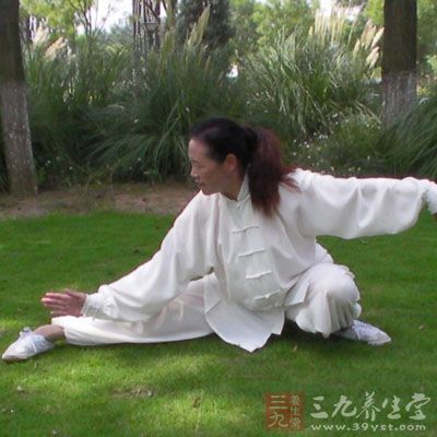 太极拳24式 简单小动作让你容颜不老