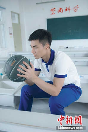 郑凯篮球小子写真 是郑凯不是郑恺