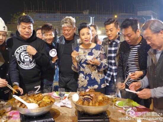 TVB慰劳员工 每桌两锅盘菜菜品较为简朴(组图)