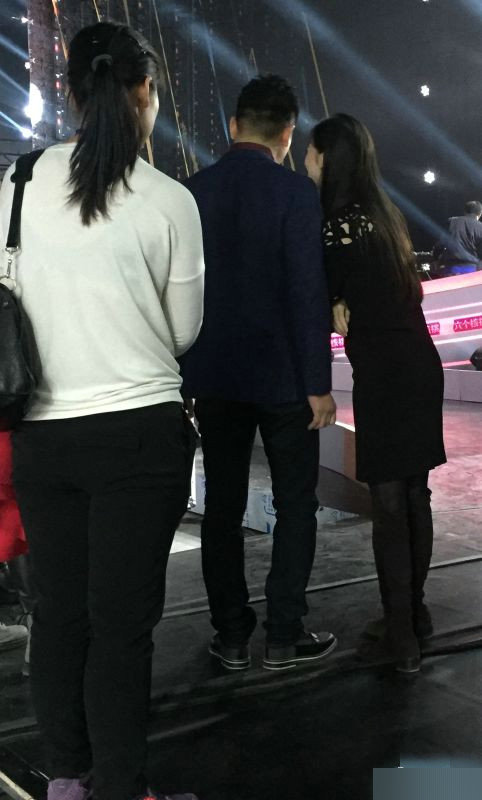 奶茶妹妹挺孕肚穿水手服拍诱惑写真 孕气满满