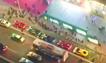 广州5辆 豪车堵公交站台  盘点任性土豪疯狂事: