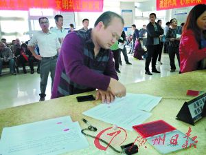 小餐馆老板一年违章257次 车不抵5万罚金(图)