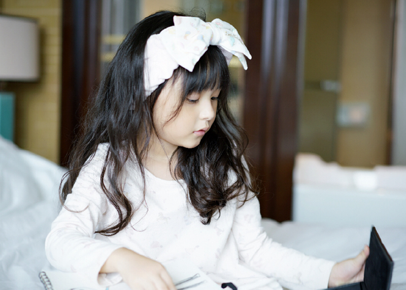 小芈月萌照曝光 趴床上给圣诞老人写信 太美腻