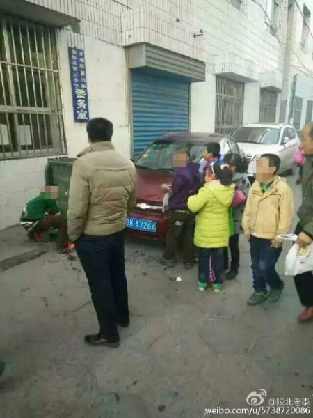 小学生给老师洗车 教育局称系学生自愿 网友:你