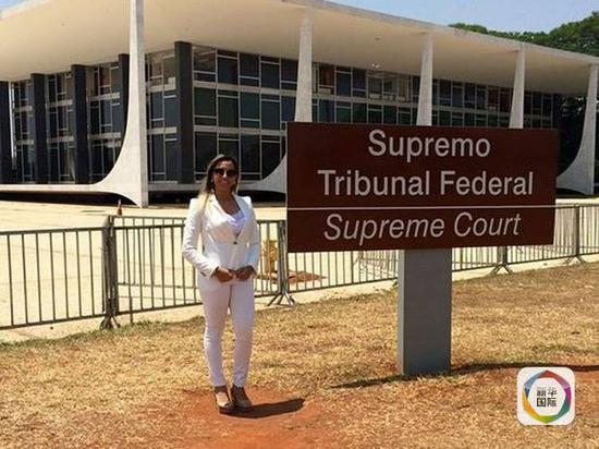 巴西女子街头遭枪击 隆胸假体挡住夺命子弹