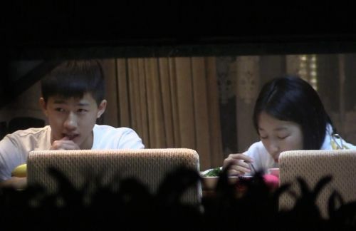  周冬雨自曝 与男友 分手  昔日甜蜜瞬间曝光