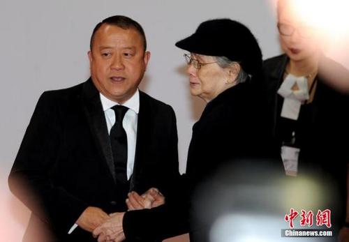 组图:曾志伟送别哥哥 其哥生前和宝妈王美华感