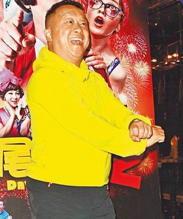 组图:曾志伟送别哥哥 其哥生前和宝妈王美华感