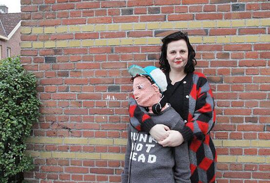 母亲毛线织假儿子 让儿子意识母子之间的代沟