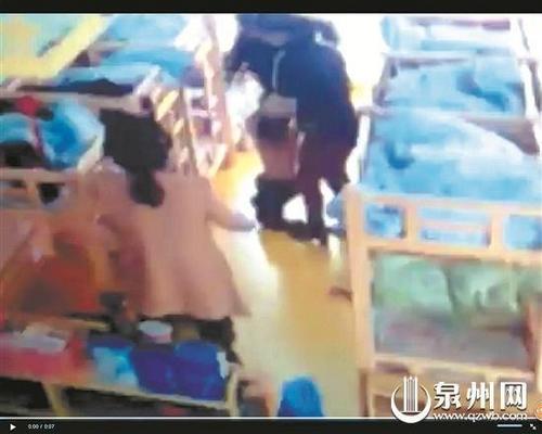 男童不午睡被老师扒光衣服放走廊 体罚对孩子