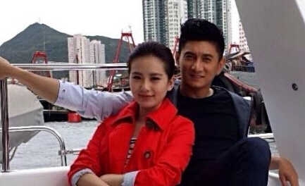 古惑仔合体拍电影 陈小春搞怪现身 演唱会将巡