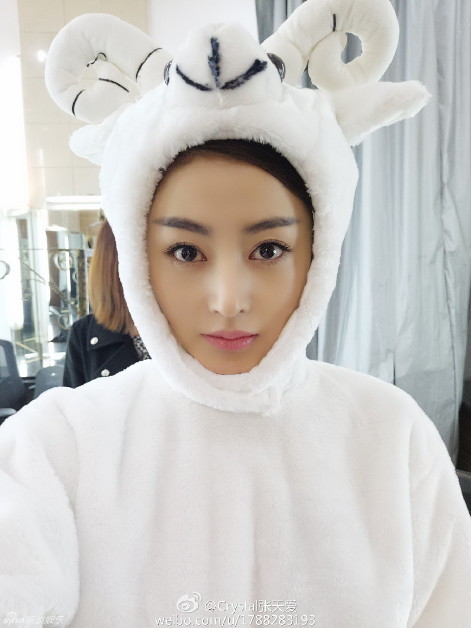 《太子妃》剧组录快本 张天爱露锁骨盛一伦半