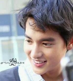 奶奶狂追小鲜肉 愿意赠送土地房屋等财产 网友