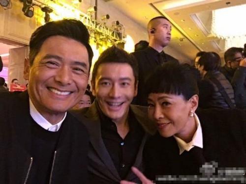 黄晓明晒两代许文强合影 网友追忆上海滩