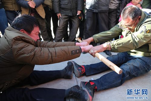 【新春走基层】海东互助:农村趣味运动会 沙袋