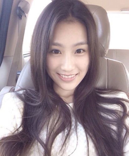 港大女生证件照走红 汪思诺生活照曝光清纯可