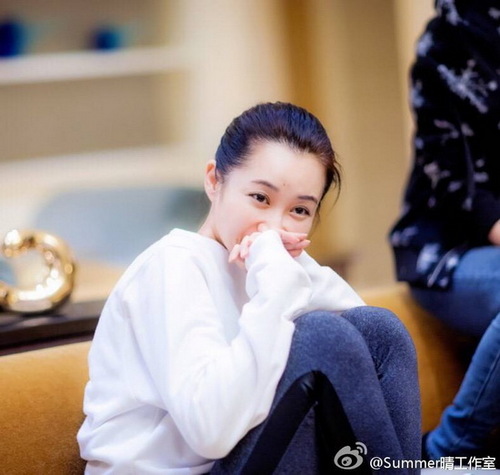 许晴素颜照曝光 少女装扮清纯可人力敌高圆圆