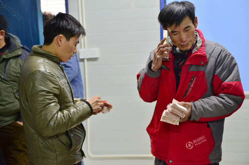 上海工地百万现金发工资:民工年薪超20万秒杀