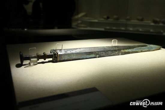 组图:国宝吴王夫差剑亮相西安兵马俑展期3个