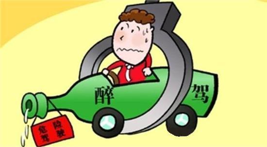 醉驾司机开进河里 险丢性命 看守所过年