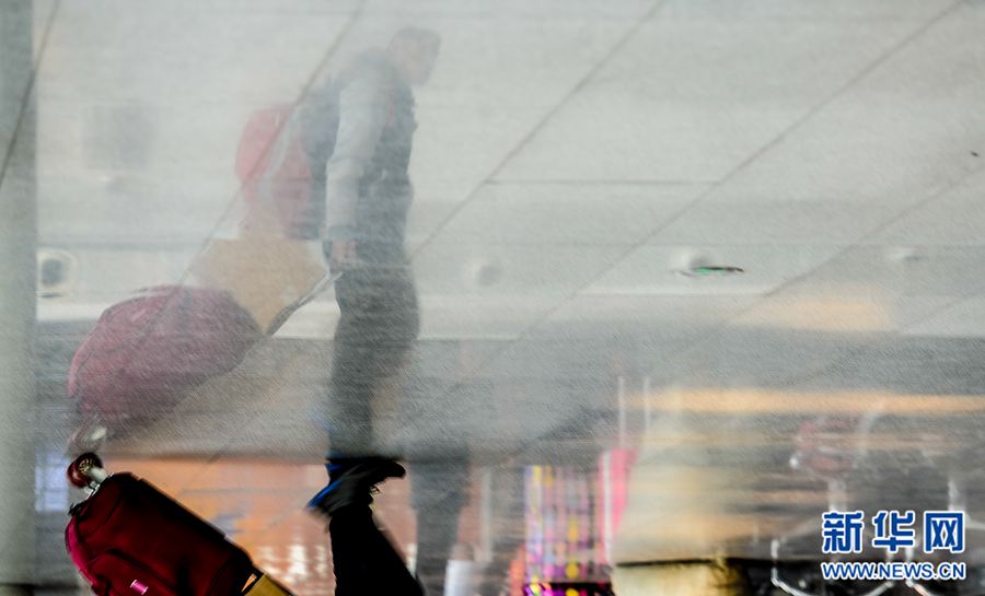 春运进行时:西宁火车站影子传说