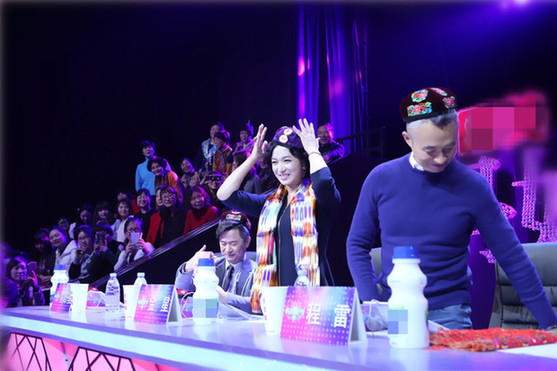 组图:《妈咪》金星秀新疆舞 再现橙汁桥段