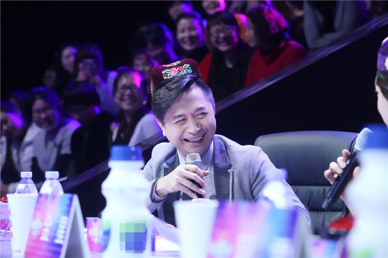 组图:《妈咪》金星秀新疆舞 再现橙汁桥段