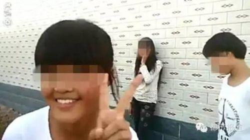 太漂亮遭同学暴打 少女暴力事件剪辑:脱衣常见