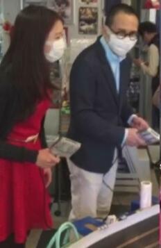 李嘉诚儿子约美女 与长发新欢游东京享受平民