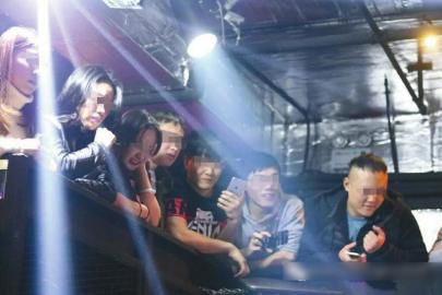 成都现地下格斗场 拳手10平米 斗兽笼 中搏斗