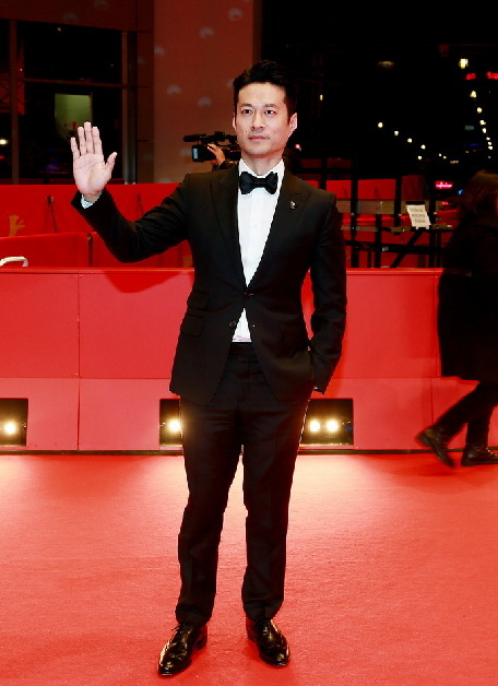 组图:《长江图》柏林红毯 主创作揖展中国特色