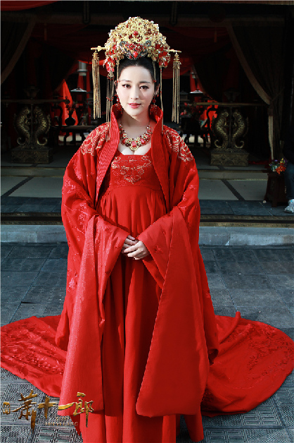 组图:《新萧十一郎》曝朱一龙甘婷婷婚礼喜照